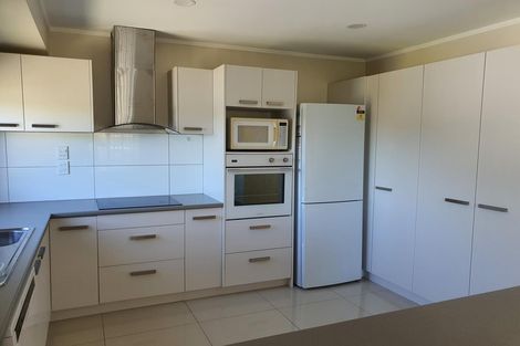 Photo of property in 4a Roberts Road, Matakatia, Whangaparaoa, 0930