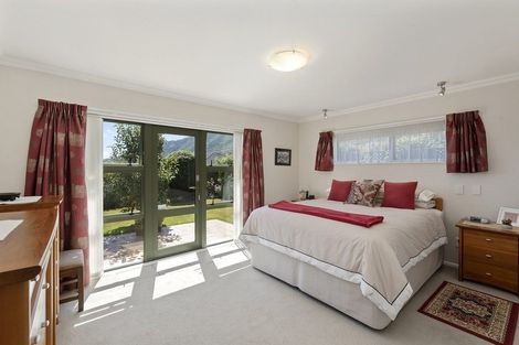 Photo of property in 9 Cranbrook Grove, Waikanae, 5036