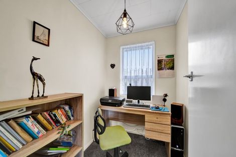 Photo of property in 57 Pioneer Road, Moturoa, New Plymouth, 4310