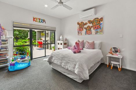 Photo of property in 6 Ribbonwood Crescent, Goodwood Heights, Auckland, 2105