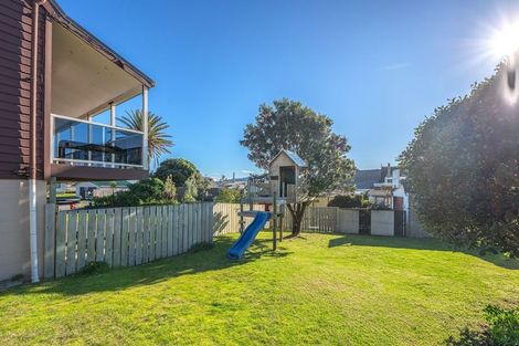 Photo of property in 11 Waiheke Street, Waikanae Beach, Waikanae, 5036