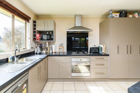 Photo of property in 21 Cleveland Heights, Kelvin Grove, Palmerston North, 4414