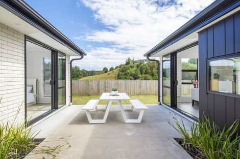 Photo of property in 38 Puhirake Crescent, Pyes Pa, Tauranga, 3112