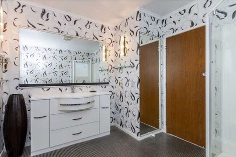 Photo of property in 69 Captain Scott Road, Glen Eden, Auckland, 0602