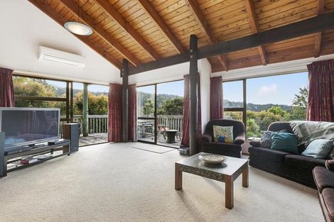 Photo of property in 807 West Coast Road, Oratia, Auckland, 0604