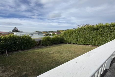 Photo of property in 12 Blue Way, Glendene, Auckland, 0602