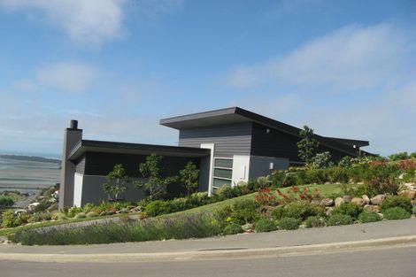 Photo of property in 14 Omeo Crescent, Redcliffs, Christchurch, 8081