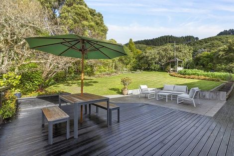 Photo of property in 100 Larsen Crescent, Tawa, Wellington, 5028