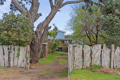 Photo of property in 16 Arthur Street, Waikawa Beach, Levin, 5573