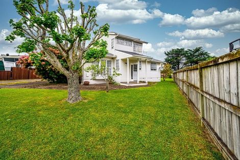 Photo of property in 109 Edgewater Drive, Pakuranga, Auckland, 2010