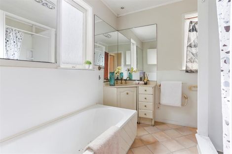 Photo of property in 8 Rogan Street, Mount Roskill, Auckland, 1041