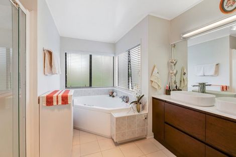 Photo of property in 3 Sandpiper Grove, Unsworth Heights, Auckland, 0632