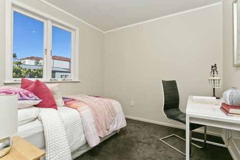Photo of property in 1/1a Becroft Drive, Forrest Hill, Auckland, 0620