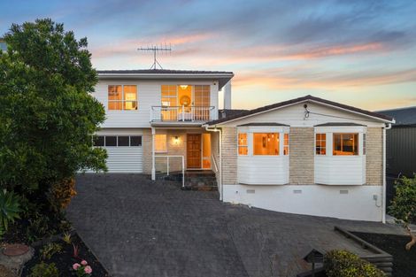 Photo of property in 16 Eastcliffe Road, Castor Bay, Auckland, 0620