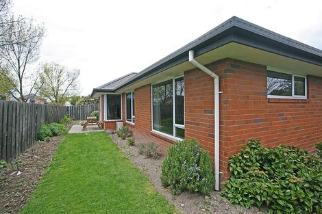 Photo of property in 2 Amesbury Mews, Avonhead, Christchurch, 8042