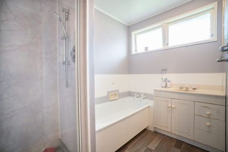 Photo of property in 32 Rhodes Drive, Kelvin Grove, Palmerston North, 4414