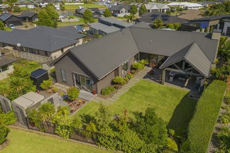 Photo of property in 18 Topping Place, Whitianga, 3510