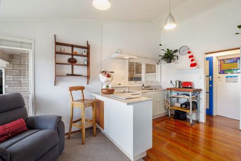 Photo of property in 3/50 Old Lake Road, Narrow Neck, Auckland, 0624