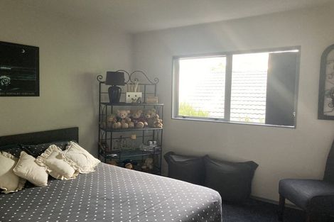 Photo of property in 14 Bush View Lane, Northcote Point, Auckland, 0627