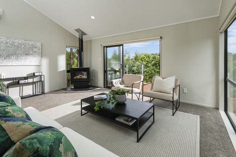 Photo of property in 33 Waipuia Place, Greenhithe, Auckland, 0632