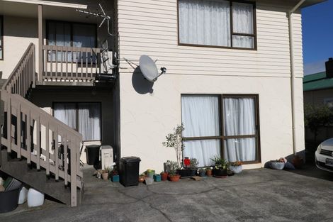 Photo of property in 1 East Grove, Alicetown, Lower Hutt, 5010