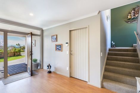 Photo of property in 41 Kinder Street, Acacia Bay, Taupo, 3330