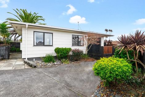 Photo of property in 2/9 Applewood Drive, Henderson, Auckland, 0612