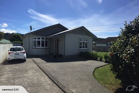 Photo of property in 316 Stokes Valley Road, Stokes Valley, Lower Hutt, 5019