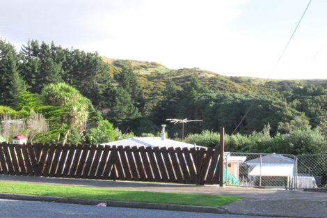 Photo of property in 124 Sievers Grove, Cannons Creek, Porirua, 5024
