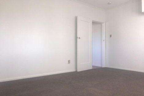 Photo of property in 1a Truscott Place, West Harbour, Auckland, 0618