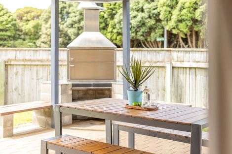 Photo of property in 18 Guildford Drive, Paraparaumu, 5032