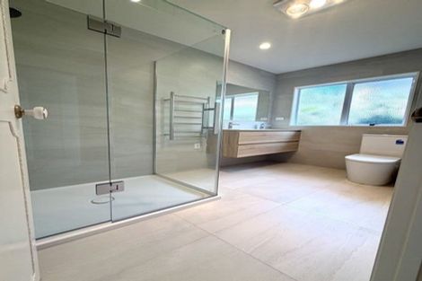 Photo of property in 2/71 Browns Bay Road, Browns Bay, Auckland, 0630