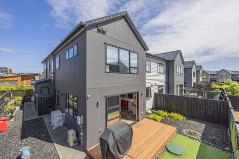 Photo of property in 16 Cara Avenue, Kumeu, 0810