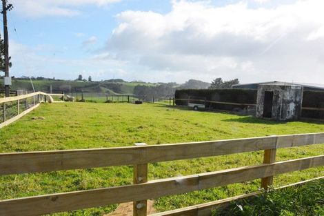 Photo of property in 37 Allan Road, Burgess Park, New Plymouth, 4371