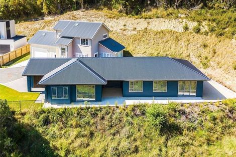 Photo of property in 7 Hull Place, Whitby, Porirua, 5024