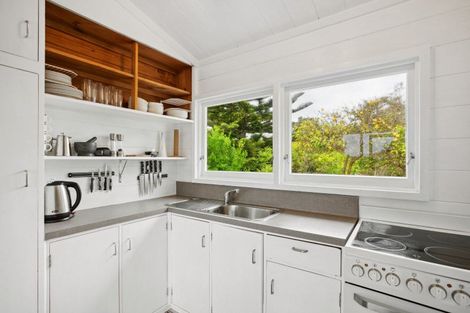 Photo of property in 42 Queens Road, Waikanae Beach, Waikanae, 5036