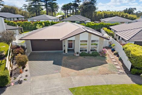 Photo of property in 13 Dida Park Drive, Kumeu, 0810