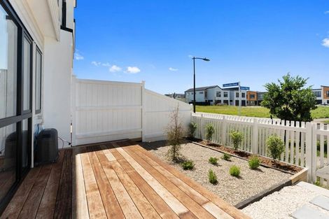 Photo of property in 37 Observation Green, Hobsonville, Auckland, 0616