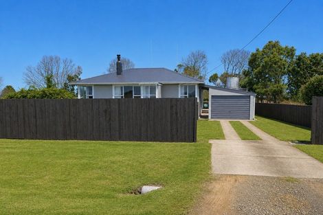Photo of property in 17 Kairau Road West, Sentry Hill, New Plymouth, 4373
