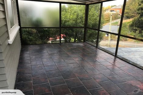 Photo of property in 22 Hawkhurst Road, Lyttelton, 8082