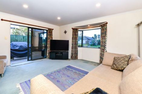 Photo of property in 48 Waiwherowhero Drive, St Andrews, Hamilton, 3200
