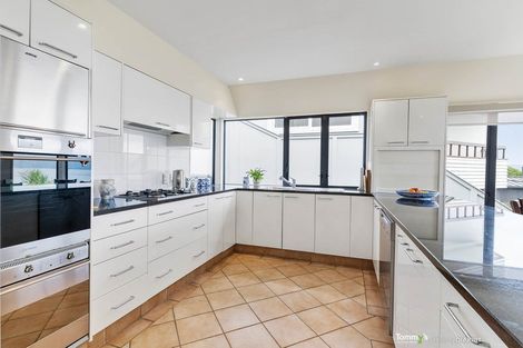 Photo of property in 10 Shalimar Crescent, Khandallah, Wellington, 6035