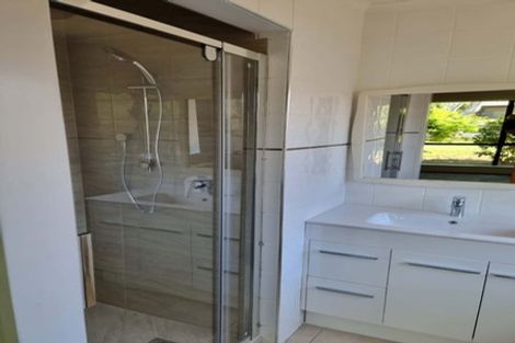 Photo of property in 47 Dalwhinnie Parade, Highland Park, Auckland, 2010