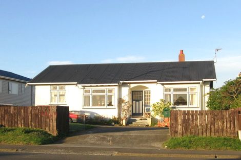 Photo of property in 5 Main Road, Titahi Bay, Porirua, 5022