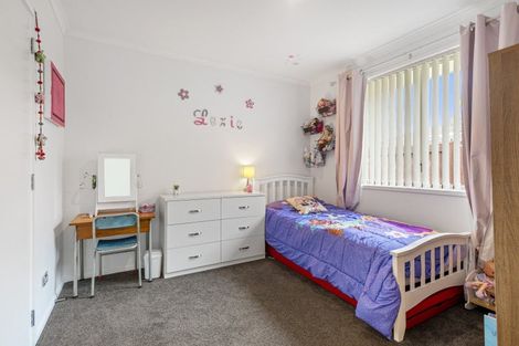 Photo of property in 33 Seabreeze Place, Papamoa Beach, Papamoa, 3118