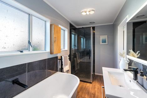 Photo of property in 7 Guadeloupe Crescent, Grenada Village, Wellington, 6037