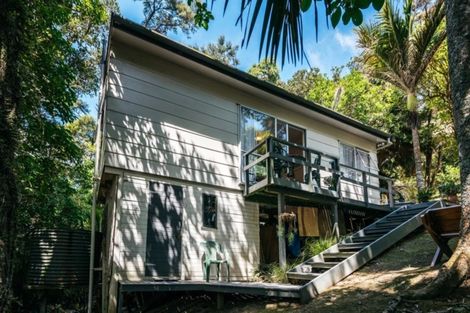 Photo of property in 7 Taraire Street, Ostend, Waiheke Island, 1081