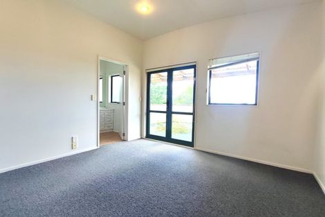 Photo of property in 631a Glenfield Road, Totara Vale, Auckland, 0629