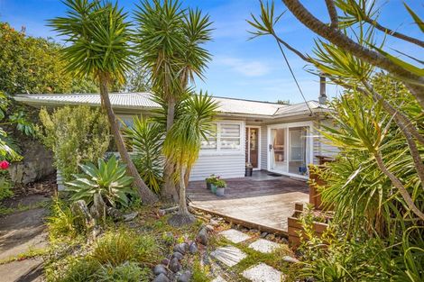 Photo of property in 42 Gordon Avenue, Milford, Auckland, 0620