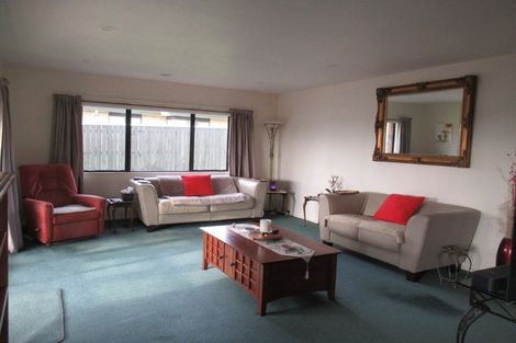 Photo of property in 37 Guildford Drive, Paraparaumu, 5032
